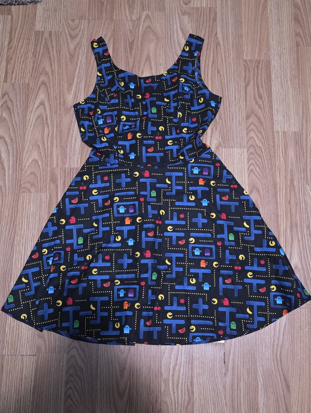 Retrolicious Sleeveless Pac Man Gamer Girl Dress - Picture 2 of 7